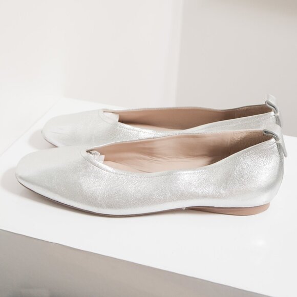 Silver Metallic 'Carla' Ballet Flats US 8 Wide 🩰 NATURALIZER - Picture 1 of 8